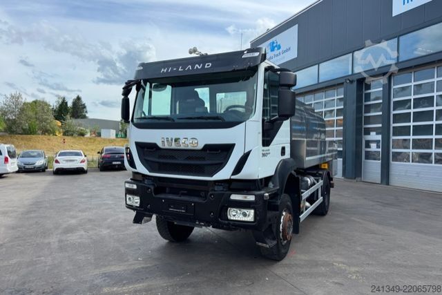 Tanker truck IVECO Trakker 190T36 4x4 Milchtank