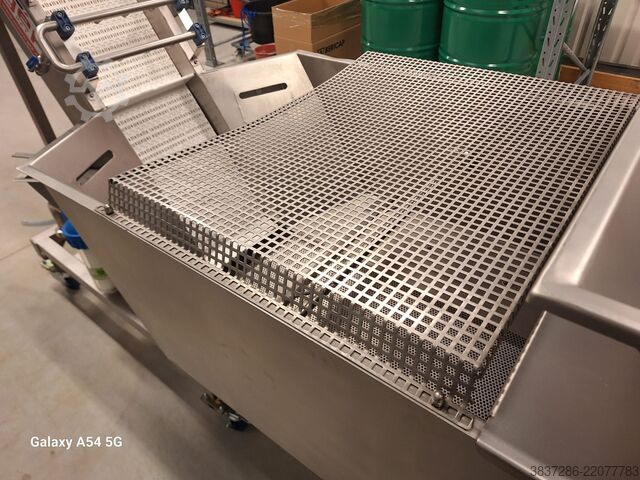Gyümölcs mosó kefével és darálóval MAURER GÉP Kft. MKMDK 3000 fruit wascher with brusher an