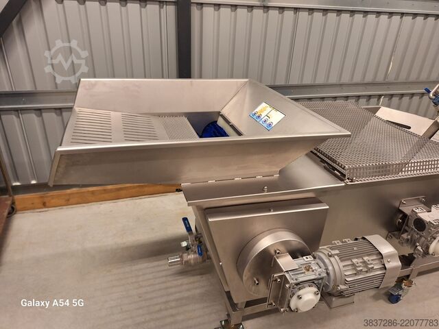 Gyümölcs mosó kefével és darálóval MAURER GÉP Kft. MKMDK 3000 fruit wascher with brusher an