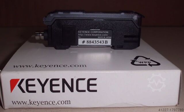 Fiber optic sensor with digital sensor Keyence FS-V34CP