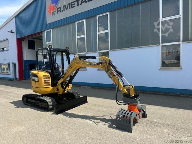 Minikotró CATERPILLAR 302.7 Powertilt Löffelpaket Sortiergreifer