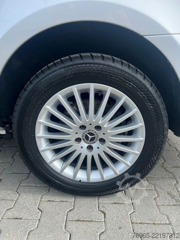 Dobozos furgon MERCEDES-BENZ Vito 116 EXTRALANG KLIMA SCHRÄNKE KAMERA AHK EU6