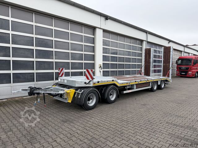 Low loader trailer Möslein T 4 VB H2  neuer 4 Achs Tieflader hydraulischen Rampen