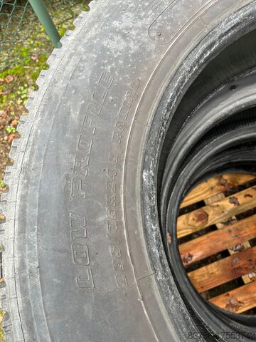 Lkw-Reifen - amerikanische Größen Diverse vrachtwagenbanden 285 / 75R 24.5