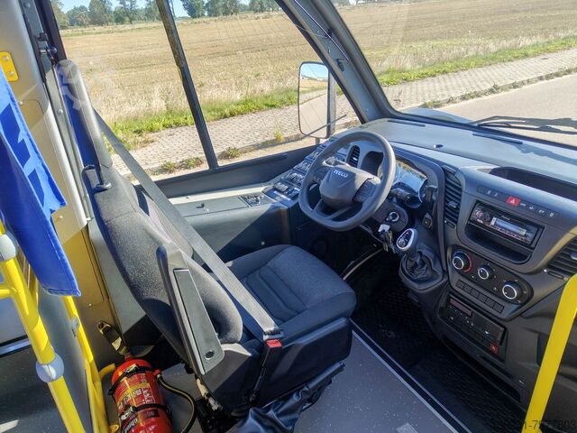 Távolsági busz Iveco THESI / Touristik oder Schulbus