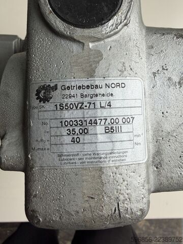 Motoredutor Getriebebau NORD 1S50VZ.71 L/4 com motor NORD SK 71L/4, 0,37 kW, i=35, 40 rpm, trifásico Motoreduktor Getriebebau NORD 1S50VZ.71 L/4 + silnik NORD SK 71L/4 0,37 kW i=35 40 obr./min 3-fazowy Motoreduktor Getriebebau NORD 1S50VZ.71 L/4 + silnik NORD SK 71L/4 0,37 kW i=35 40 obr./min 3-fazowy