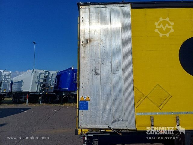 Semi-reboque aberto com lona Schmitz Cargobull Curtainsider Mega Getränke