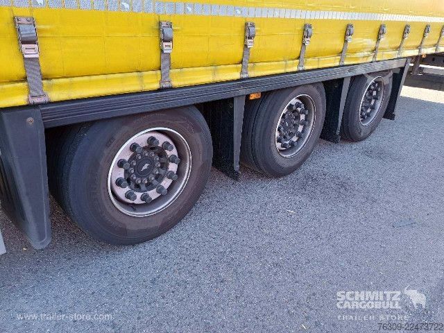 Semi-reboque aberto com lona Schmitz Cargobull Curtainsider Mega Getränke