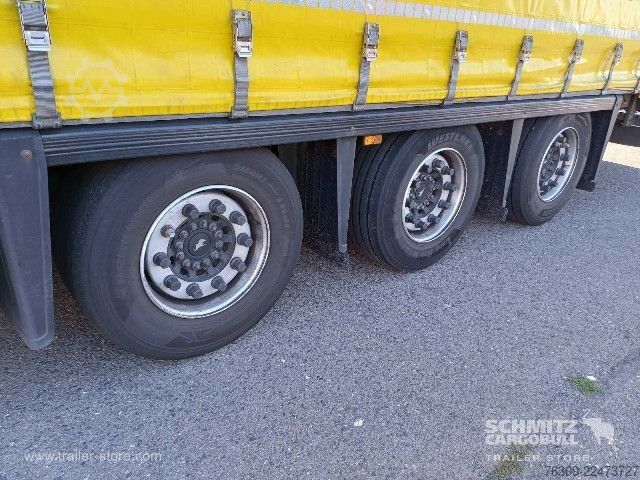 Semi-reboque aberto com lona Schmitz Cargobull Curtainsider Mega Getränke
