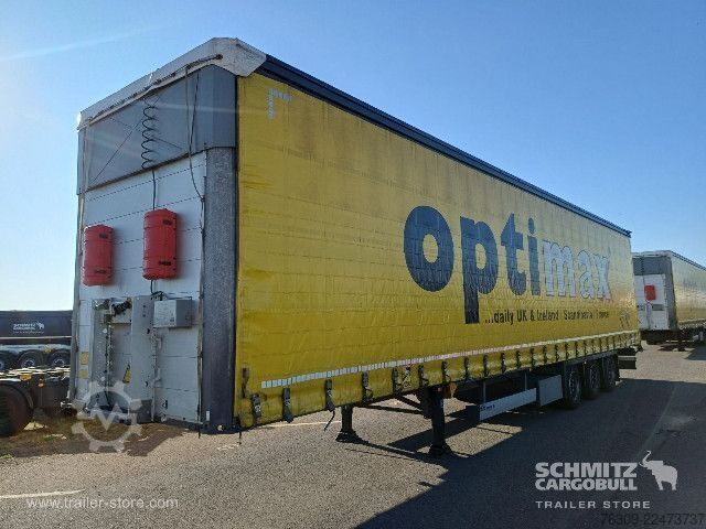 Semi-reboque aberto com lona Schmitz Cargobull Curtainsider Mega Getränke