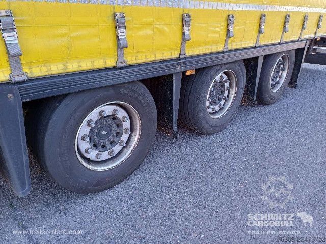 Semi-reboque aberto com lona Schmitz Cargobull Curtainsider Mega Getränke