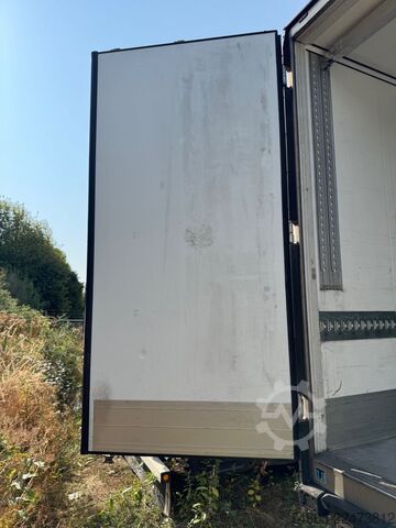 Semi-remorque frigorifique SCHMITZ CARGOBULL SKO 24, Thermo King A 400, sehr guter Zustand