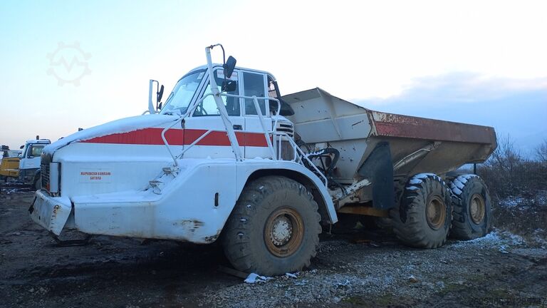 Gelede knickdumper Caterpillar 735