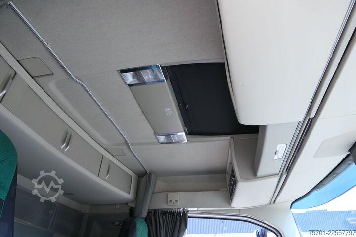 Tankwagen VOLVO FH 460 Tierfutter 4-kammer Silo X-Track Assist