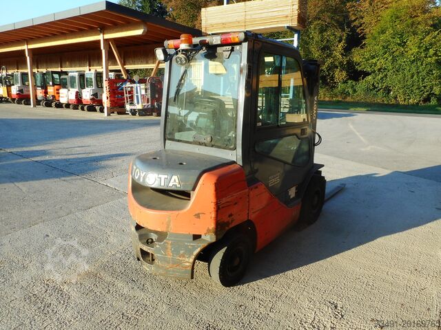 4 kerekű targonca Toyota 02-8FDF25 Triplex + SS + ZV + Kabine
