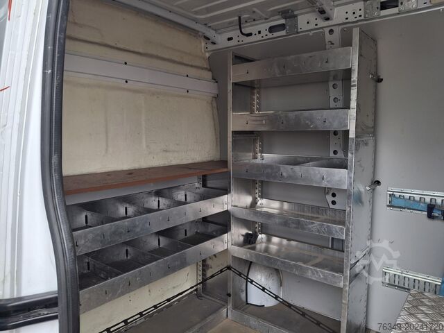 Samochód dostawczy z podnośnikiem koszowym RENAULT MASTER L2H2 2.3 DCI 145 - KLUBB KL26