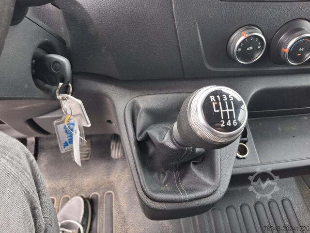 Samochód dostawczy z podnośnikiem koszowym RENAULT MASTER L2H2 2.3 DCI 145 - KLUBB KL26
