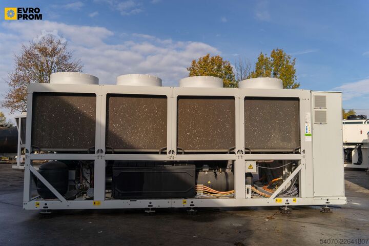 Chiller Used Industrial Chiller CARRIER - 611 kW | With warranty