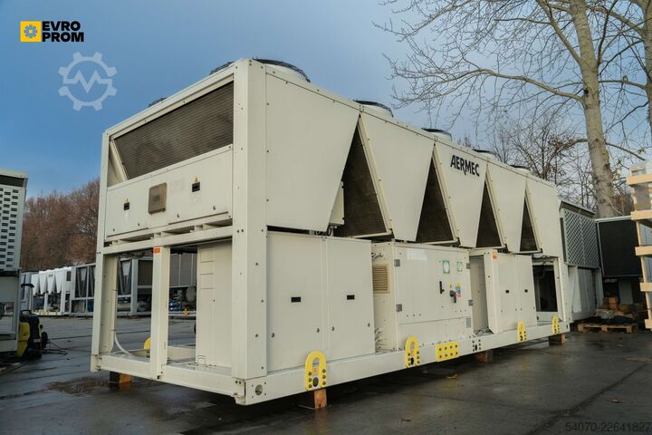 Hűtőgép Used Industrial Chiller AERMEC - 634 kW | With warranty