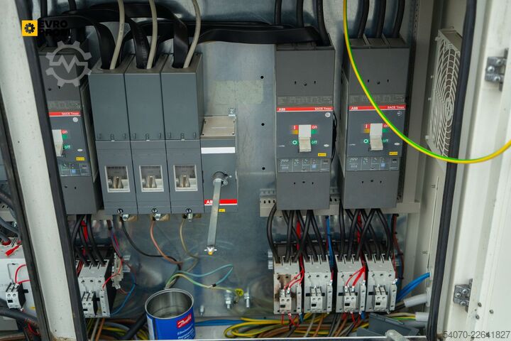 Hűtőgép Used Industrial Chiller AERMEC - 634 kW | With warranty