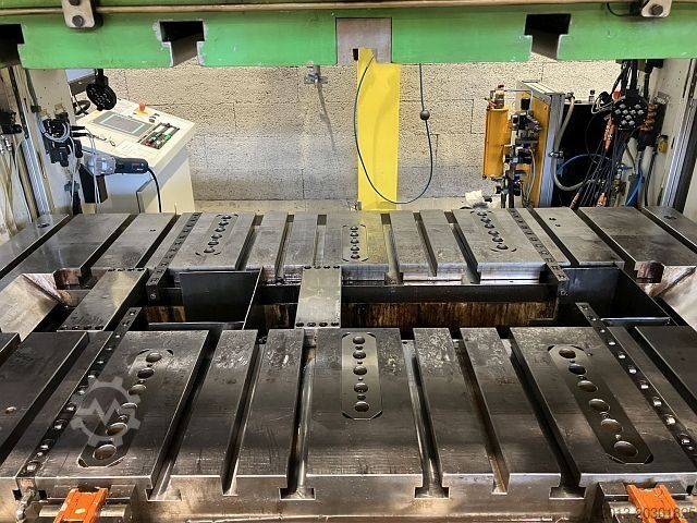 Lyukasztó és formázó prés - mechanikus MÜLLER PMLE 250 X 2000 R-HK