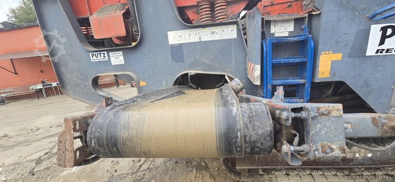 Sandvik QJ241 käftkross på band Sandvik QJ241 jaw crusher
