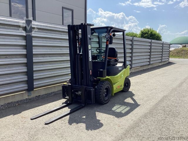 Elektrische vorkheftruck met 4 wielen Clark L25XE