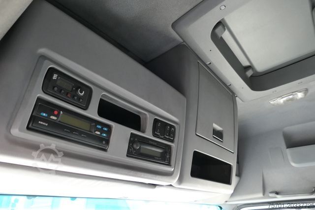 Autószállító furgon MERCEDES-BENZ Atego 822 Autotransporter Geschloss. Automatik