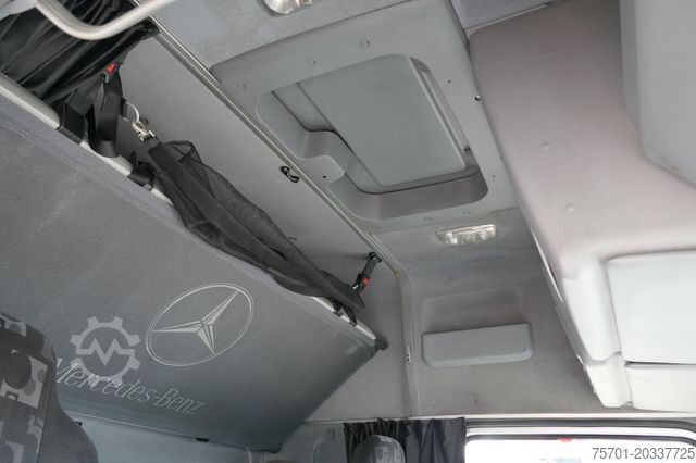 Biltransport skåpbil MERCEDES-BENZ Atego 822 Autotransporter Geschloss. Automatik