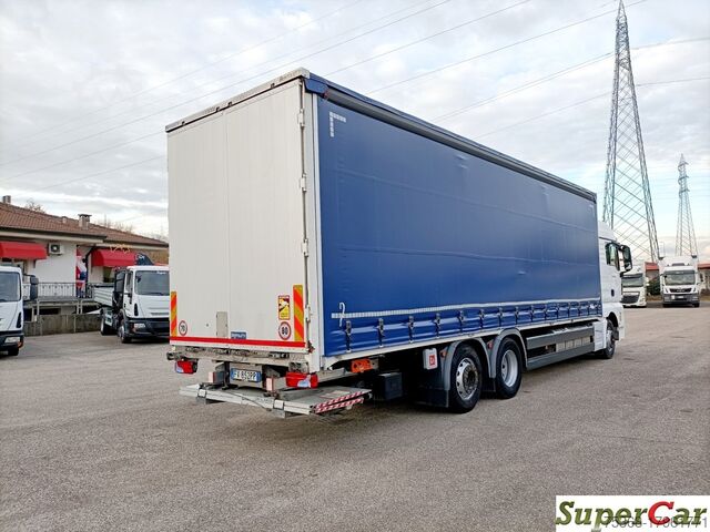 Platformwagen met dekzeil MAN TGX 26 460