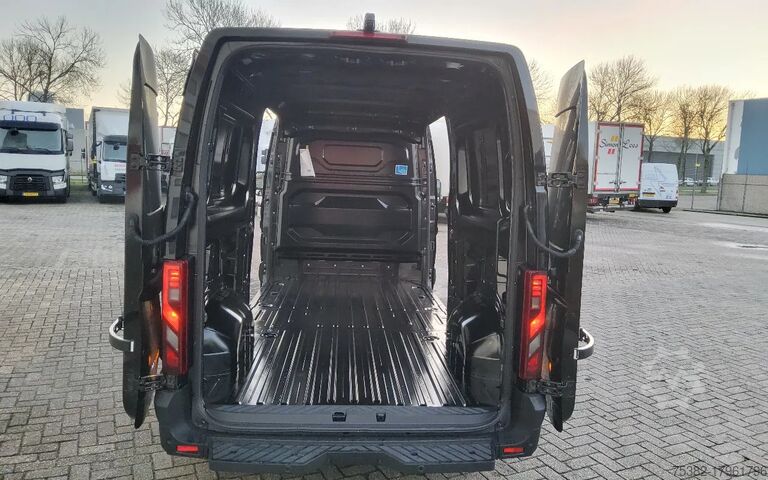 Furgonetă Renault Master 150.35 EURO 6 L3H2 GESLOTEN ZWART META...