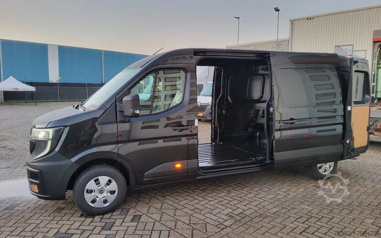 Furgonetă Renault Master 150.35 EURO 6 L3H2 GESLOTEN ZWART META...