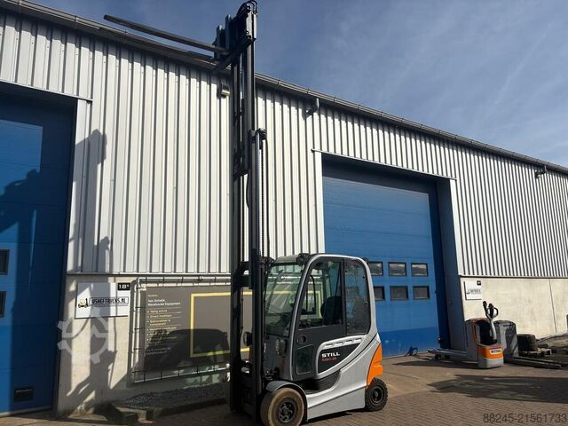 VS-22759 Elektryczny wózek widłowy typu triplex Still RX60-25 STILL RX60-25