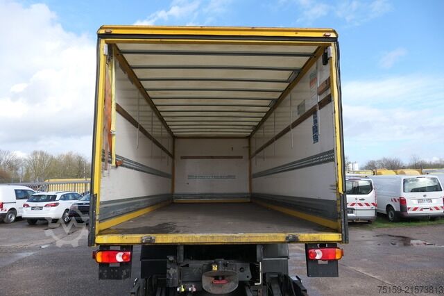 Dobozos teherautó iveco EuroCargo ML 120 E 28 AHK LBW