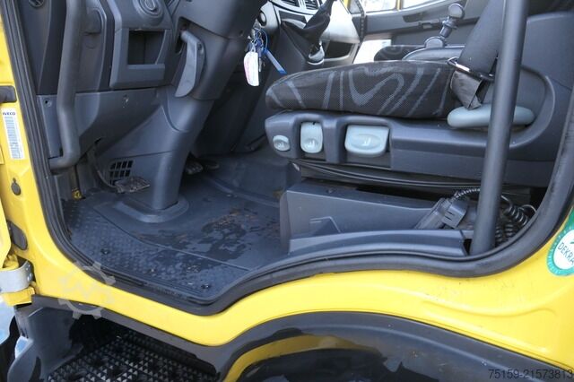 Dobozos teherautó iveco EuroCargo ML 120 E 28 AHK LBW