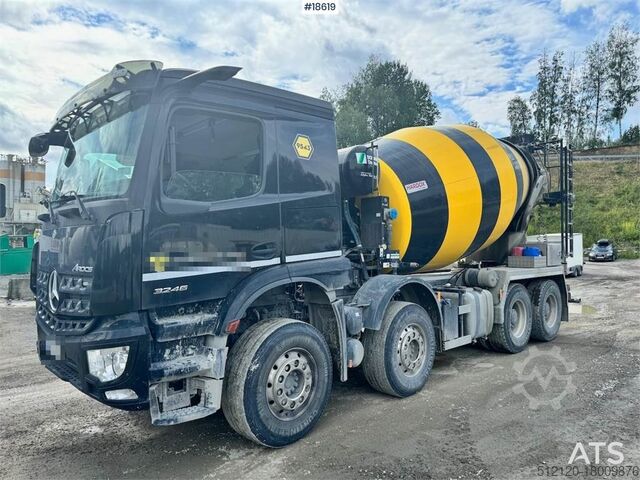 Blender Mercedes-Benz Arocs 3246 8x4 Concrete Truck. 85,000 km!