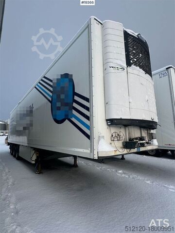 Gekoeld/bevroren transport Schmitz Cargobull closed semi-trailer w/ Carrier aggregate and lift