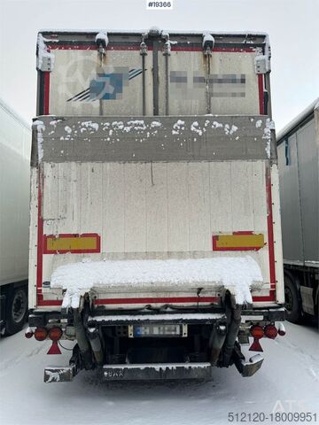 Gekoeld/bevroren transport Schmitz Cargobull closed semi-trailer w/ Carrier aggregate and lift