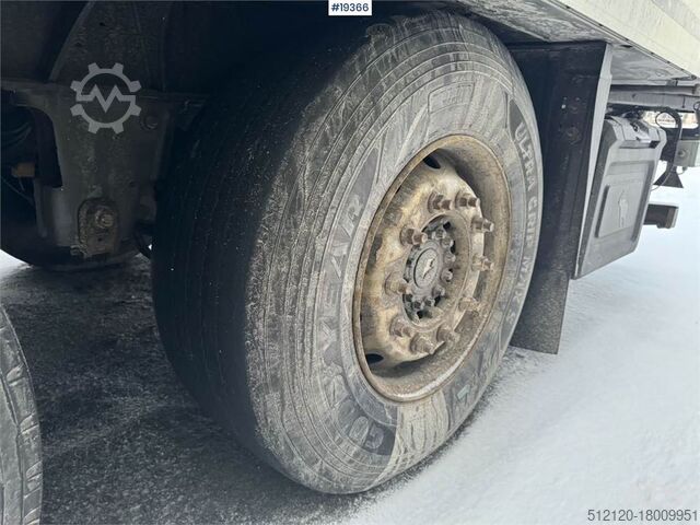 Gekoeld/bevroren transport Schmitz Cargobull closed semi-trailer w/ Carrier aggregate and lift