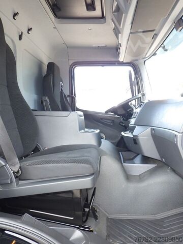 Ciężarówka z płaską platformą MERCEDES-BENZ 1330 L Atego4 Pritsche 7,2m/LBW/Edscha/AHK/Klima