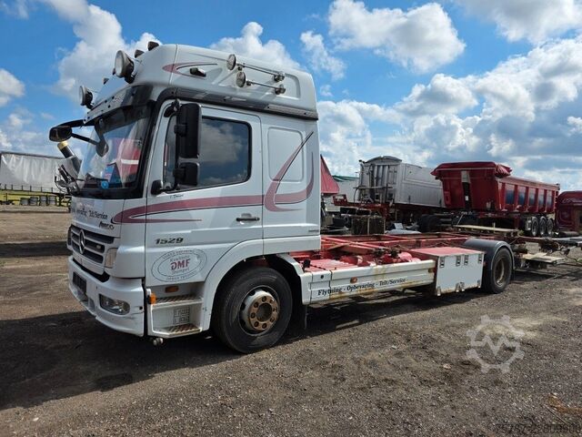 Ladbil med udskifteligt lad MERCEDES-BENZ 1524 BDF mit Klima, Ladebordwand, 2 x Bett