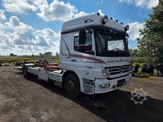 Ladbil med udskifteligt lad MERCEDES-BENZ 1524 BDF mit Klima, Ladebordwand, 2 x Bett