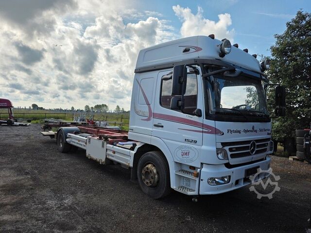 Ladbil med udskifteligt lad MERCEDES-BENZ 1524 BDF mit Klima, Ladebordwand, 2 x Bett