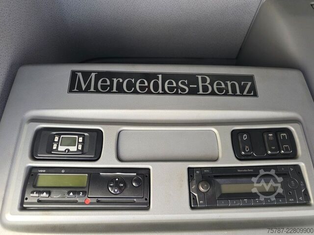 Ladbil med udskifteligt lad MERCEDES-BENZ 1524 BDF mit Klima, Ladebordwand, 2 x Bett