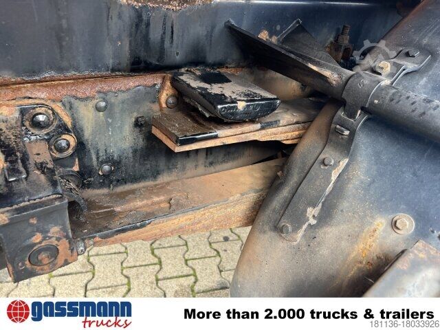 Barredora de calzadas Mercedes-Benz 1617 C 4x2, Winterdienstausstattung