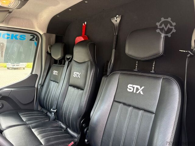Veetransporter RENAULT Master STX 3 Sitzer  Haras / Hengste