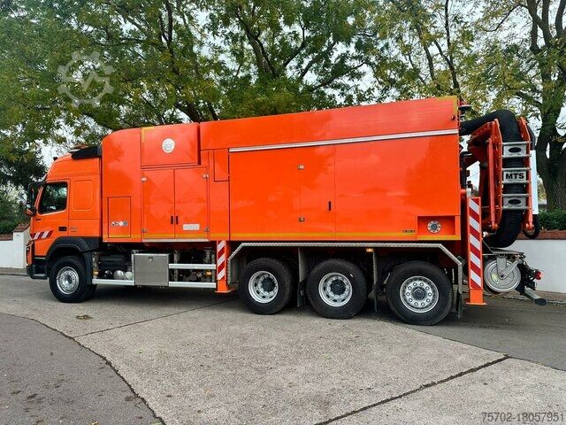 Autocisternă de vidanjare Volvo FMX 500 + Saugbagger MTS Dino 5 Tridem