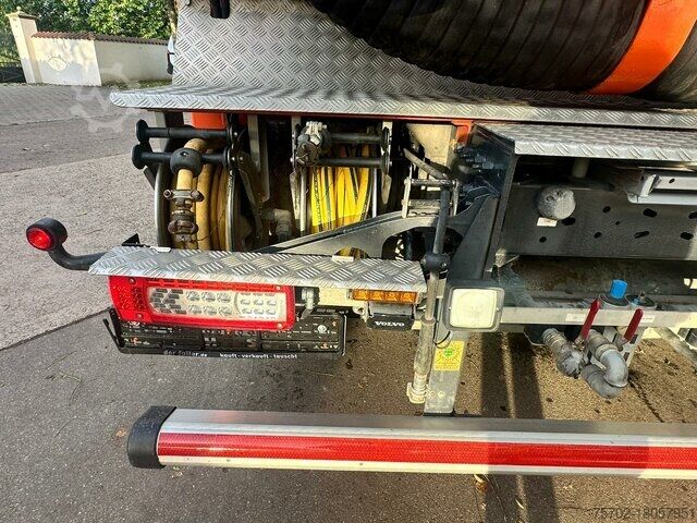 Autocisternă de vidanjare Volvo FMX 500 + Saugbagger MTS Dino 5 Tridem