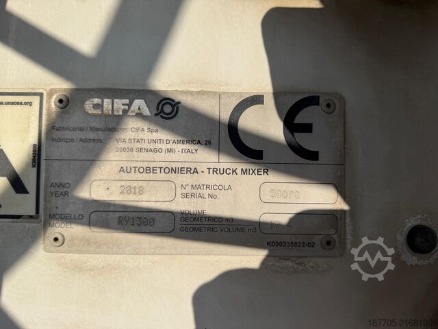 Betonmixer vrachtwagen Iveco TRAKKER 500