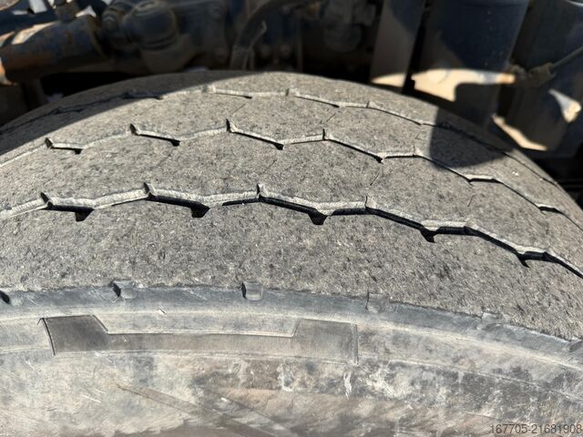 Betonmixer vrachtwagen Iveco TRAKKER 500